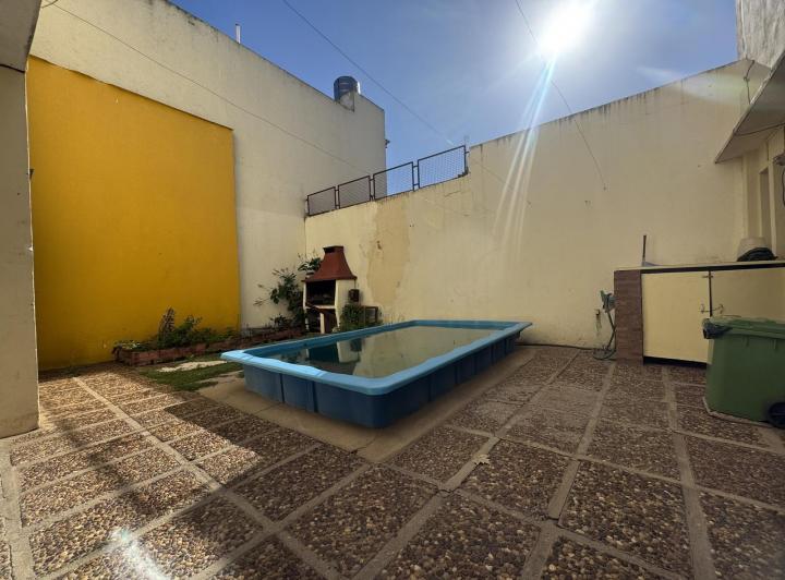 Casa · 214m² · 5 Ambientes · 1 Cochera