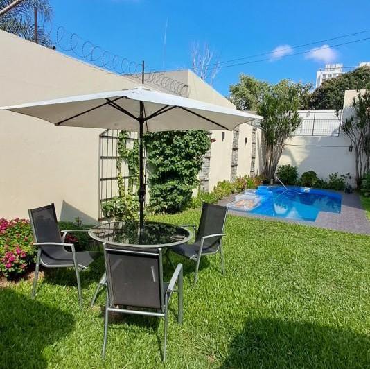 Casa · 261m² · 10 Ambientes · 2 Cocheras