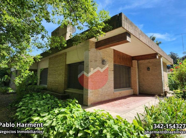 Casa · 214m² · 8 Ambientes
