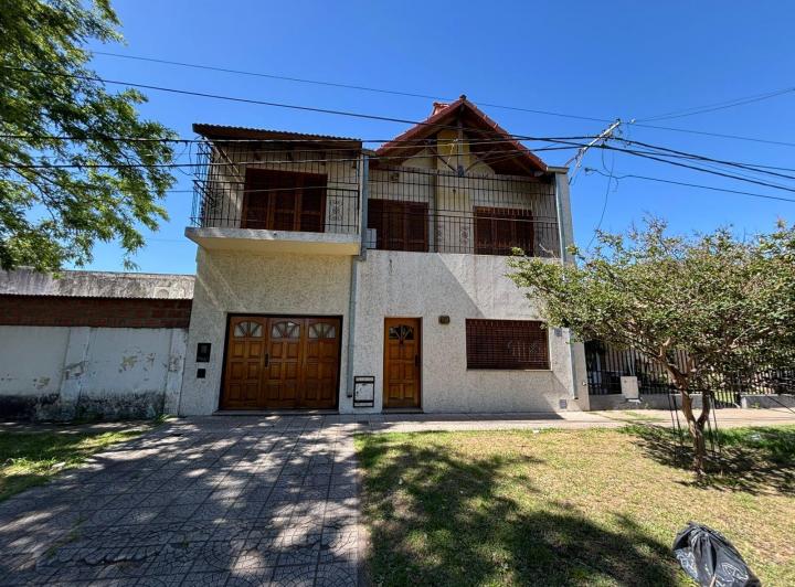 Casa · 277m² · 6 Ambientes · 1 Cochera