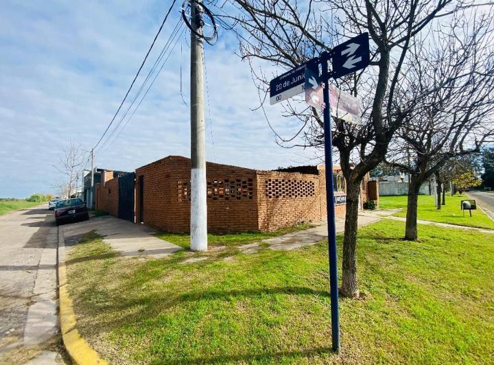 Casa · 250m² · 4 Ambientes · 1 Cochera