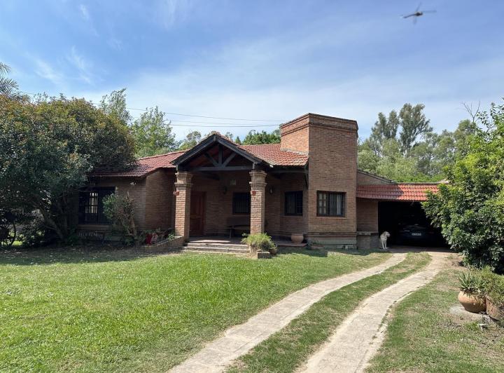 Casa · 1540m² · 4 Dormitorios · 1 Cochera