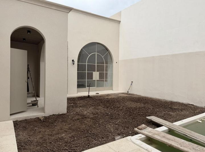 Casa · 196m² · 8 Ambientes · 1 Cochera
