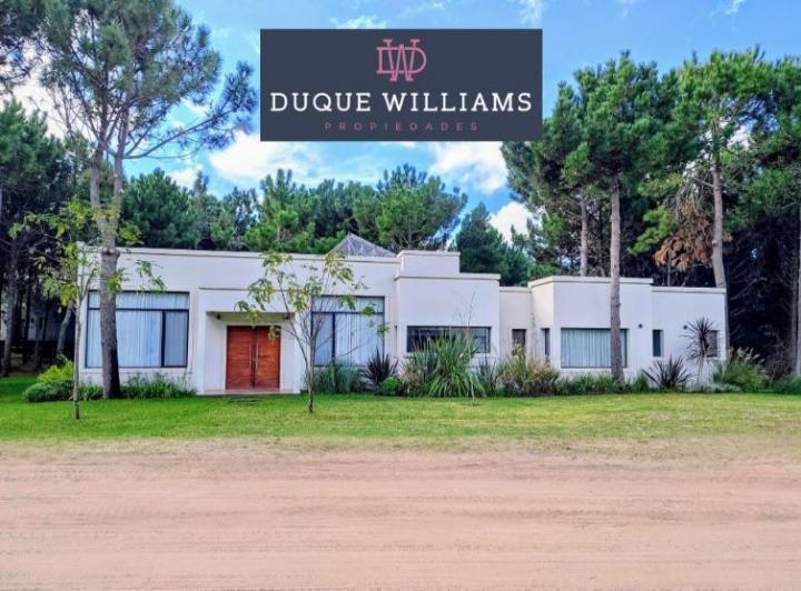 Casa · 270m² · 5 Ambientes · 2 Cocheras