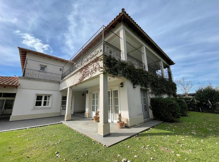 Casa · 775m² · 20 Ambientes · 2 Cocheras