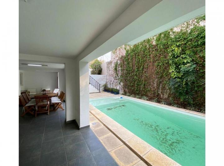 Casa · 324m² · 5 Ambientes · 2 Cocheras