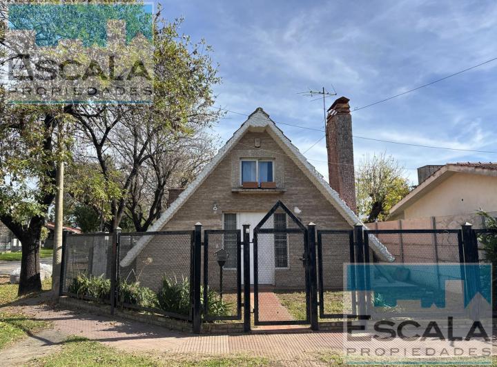 Casa · 130m² · 5 Ambientes · 2 Cocheras