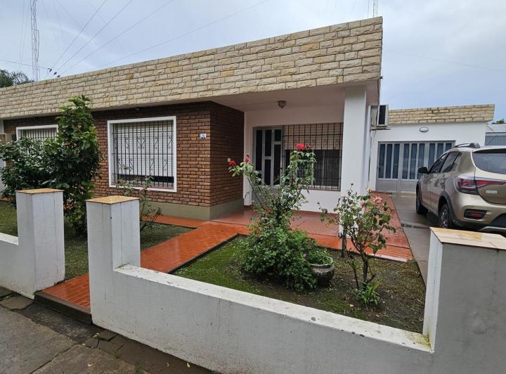 Casa · 393m² · 6 Ambientes · 1 Cochera