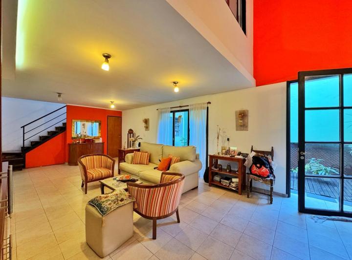 Casa · 140m² · 5 Ambientes
