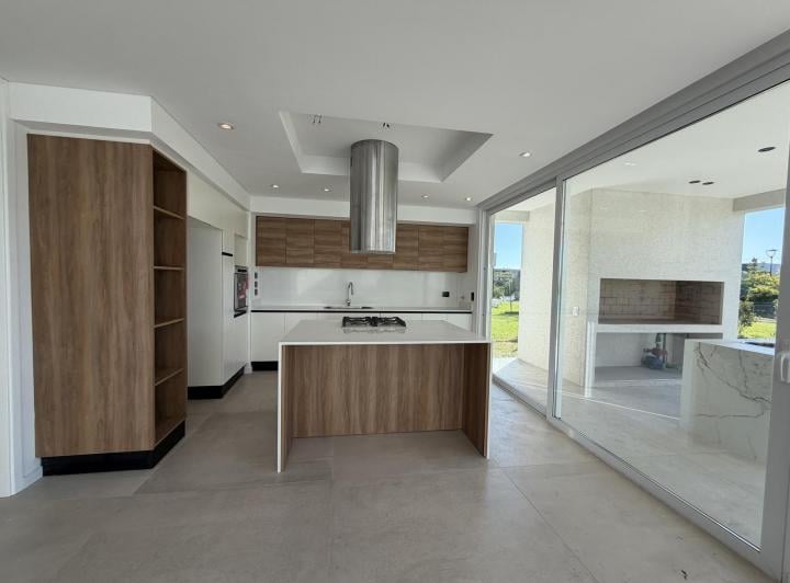 Casa · 161m² · 6 Ambientes · 2 Cocheras