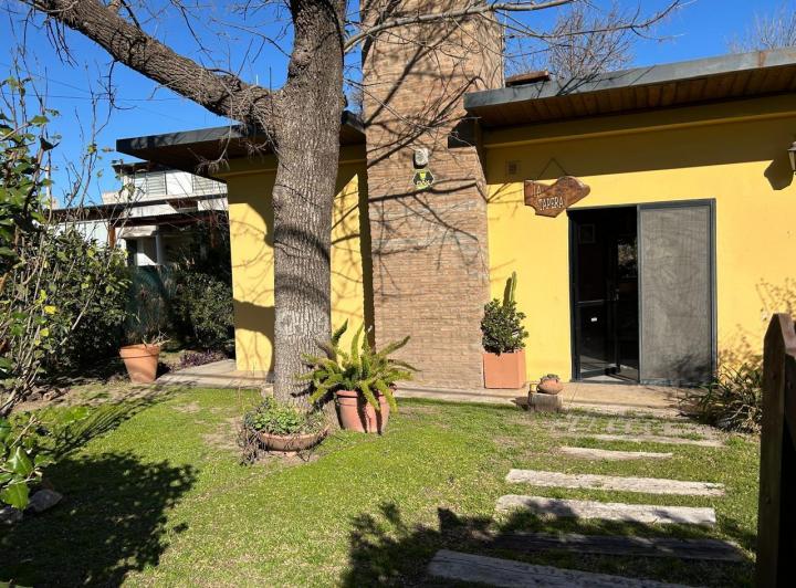 Casa · 72m² · 3 Ambientes · 2 Cocheras