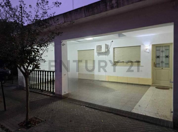 Casa · 127m² · 4 Ambientes · 2 Cocheras