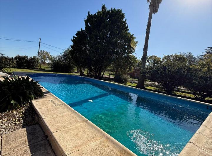 Casa · 180m² · 6 Ambientes · 2 Cocheras