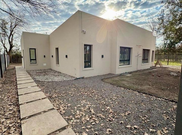 Casa · 89m² · 3 Ambientes · 2 Cocheras