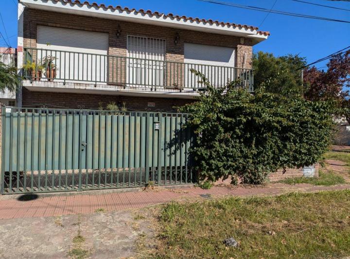 Casa · 150m² · 5 Ambientes · 2 Cocheras