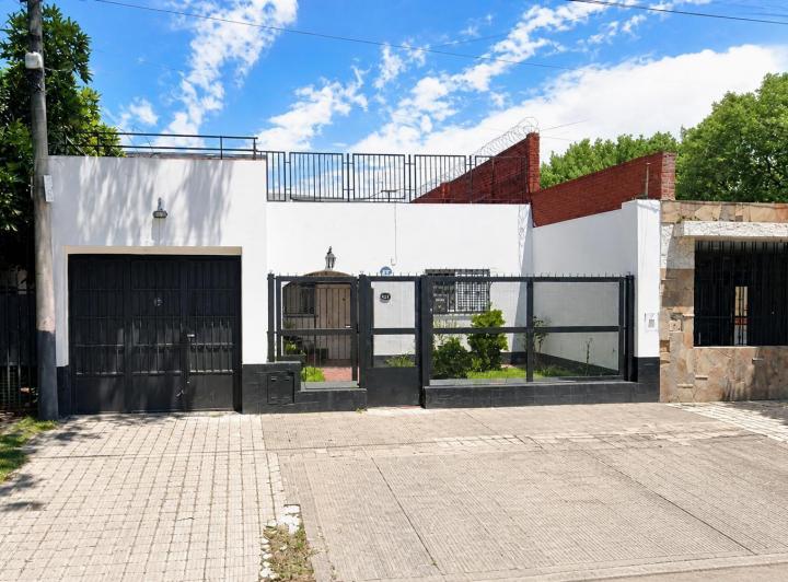 Casa · 105m² · 4 Ambientes · 2 Cocheras