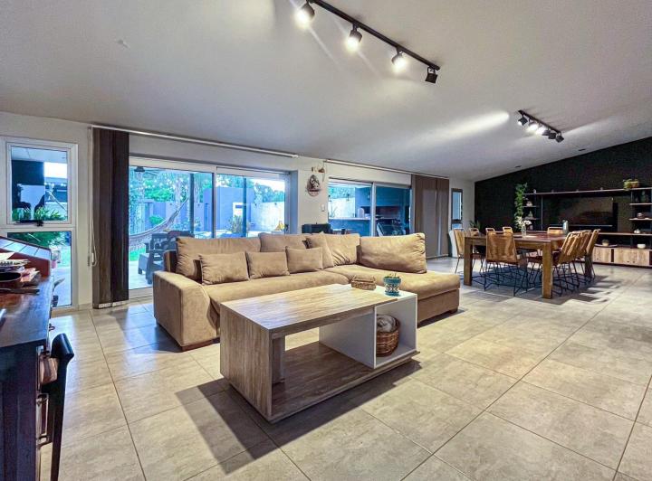 Casa · 396m² · 3 Ambientes · 1 Cochera