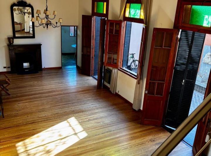 Casa · 244m² · 6 Ambientes · 2 Cocheras