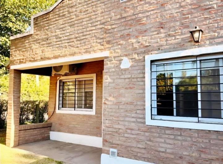 Casa · 80m² · 4 Ambientes · 2 Cocheras