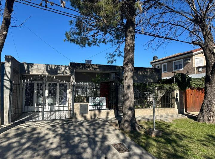 Casa · 136m² · 10 Ambientes · 3 Cocheras