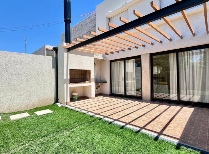 Casa · 60m² · 4 Ambientes · 1 Cochera