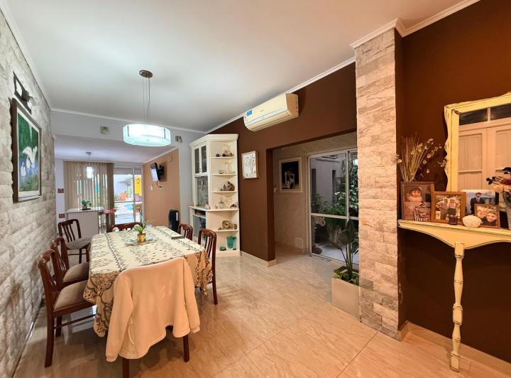 Casa · 183m² · 3 Dormitorios · 2 Cocheras