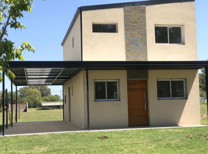 Casa · 100m² · 2 Ambientes · 3 Cocheras
