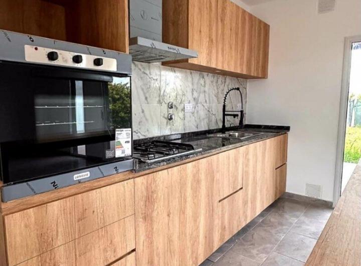 Casa · 90m² · 6 Ambientes · 1 Cochera