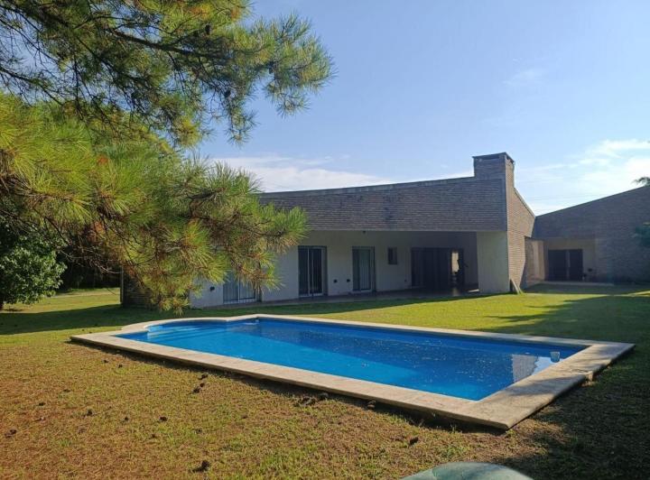 Casa · 315m² · 3 Ambientes · 2 Cocheras