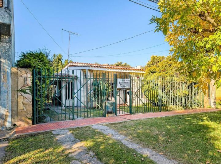 Casa · 142m² · 4 Ambientes · 1 Cochera