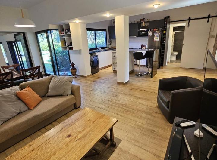 Casa · 190m² · 6 Ambientes · 2 Cocheras