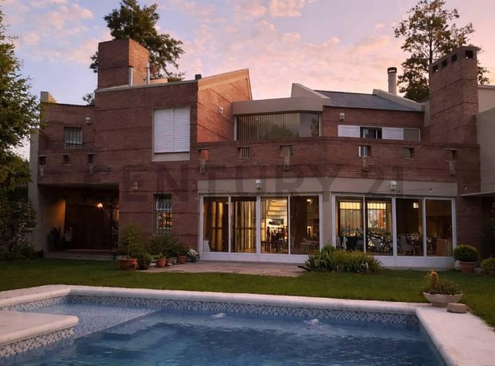 Casa · 185m² · 4 Ambientes · 1 Cochera