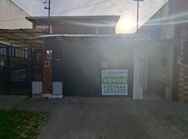 Casa · 80m² · 5 Ambientes · 1 Cochera