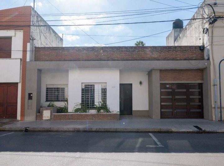 Casa · 142m² · 7 Ambientes · 1 Cochera