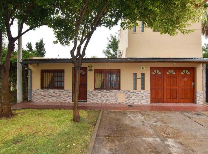 Casa · 170m² · 6 Ambientes · 2 Cocheras