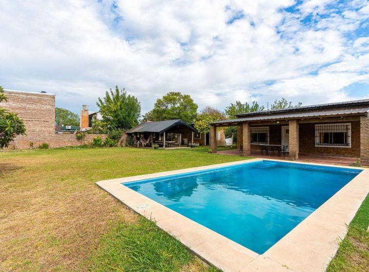 Casa · 110m² · 3 Ambientes · 2 Cocheras