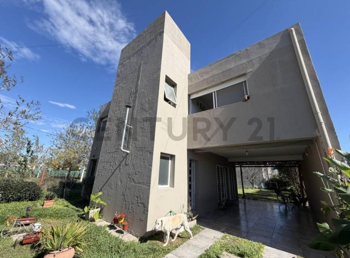 Casa · 180m² · 7 Ambientes · 2 Cocheras
