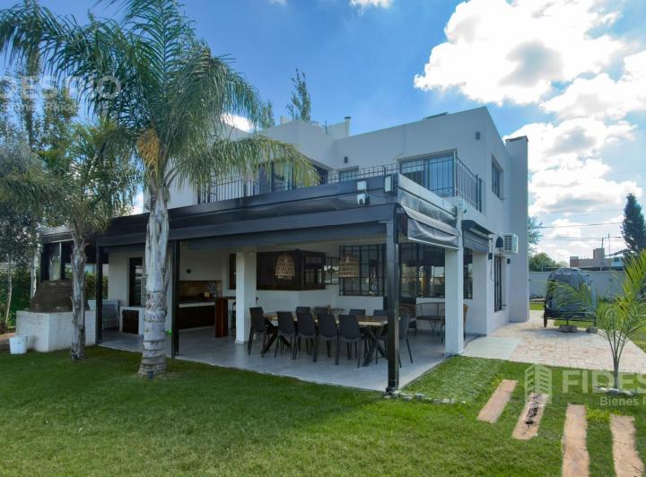 Casa · 171m² · 6 Ambientes