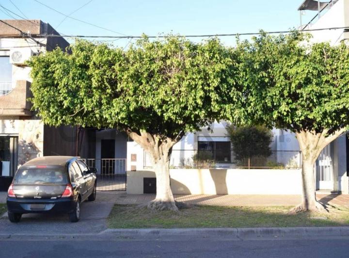 Casa · 90m² · 4 Ambientes · 2 Cocheras