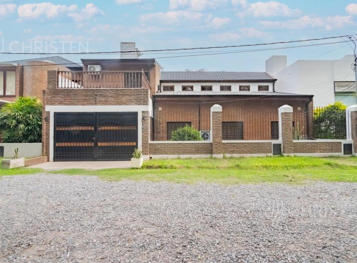 Casa · 274m² · 7 Ambientes · 2 Cocheras
