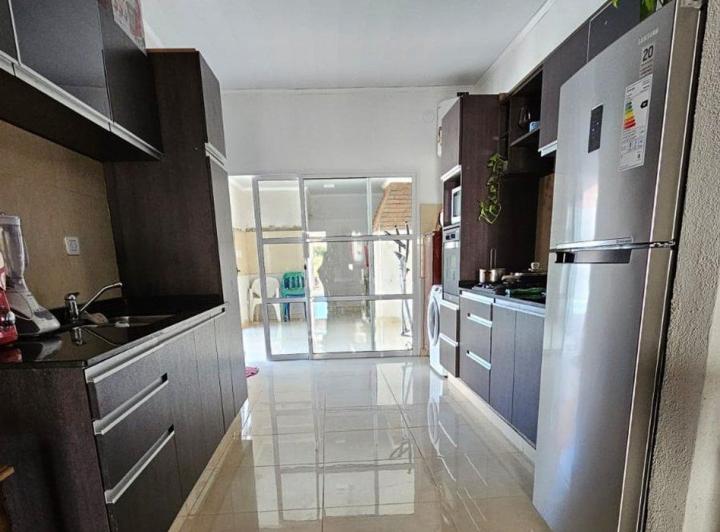Casa · 245m² · 12 Ambientes · 2 Cocheras