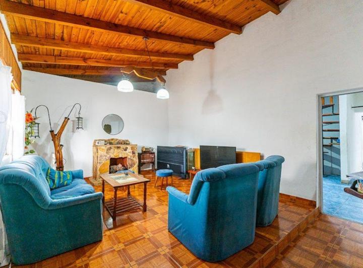Casa · 162m² · 7 Ambientes · 1 Cochera