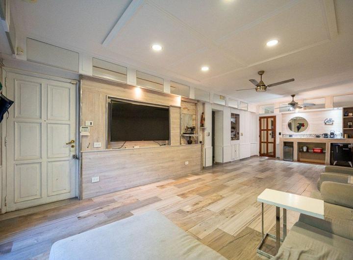 Casa · 271m² · 6 Ambientes · 1 Cochera