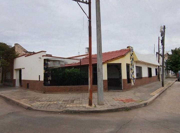 Casa · 130m² · 4 Ambientes · 2 Cocheras
