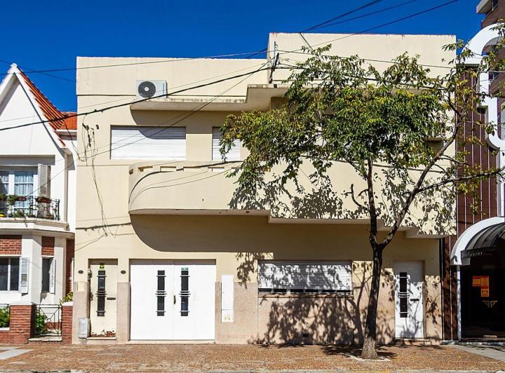 Casa · 248m² · 6 Ambientes · 1 Cochera