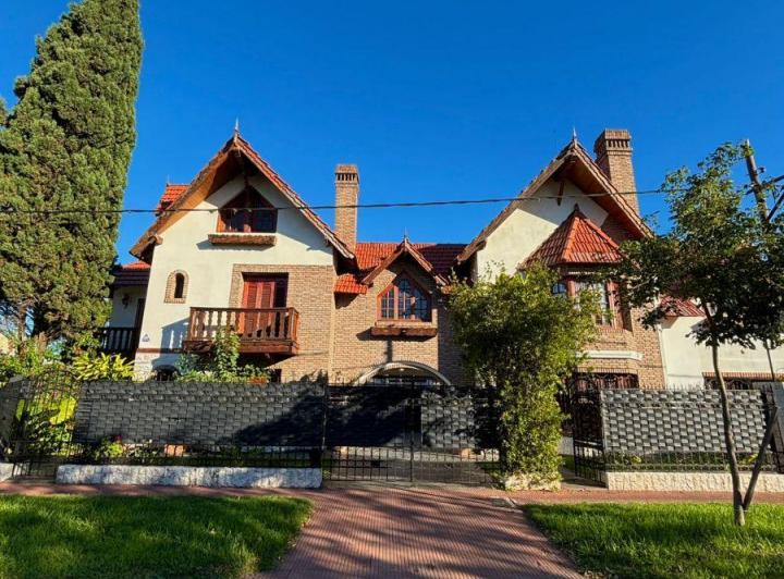 Casa · 524m² · 14 Ambientes · 5 Cocheras