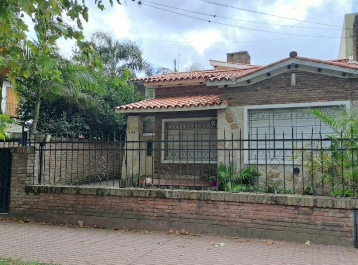 Casa · 200m² · 6 Ambientes · 2 Cocheras