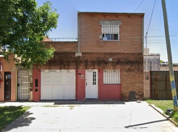 Casa · 90m² · 6 Ambientes · 1 Cochera