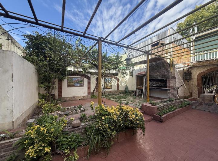 Casa · 390m² · 3 Dormitorios · 2 Cocheras