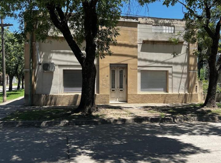 Casa · 189m² · 11 Ambientes · 1 Cochera